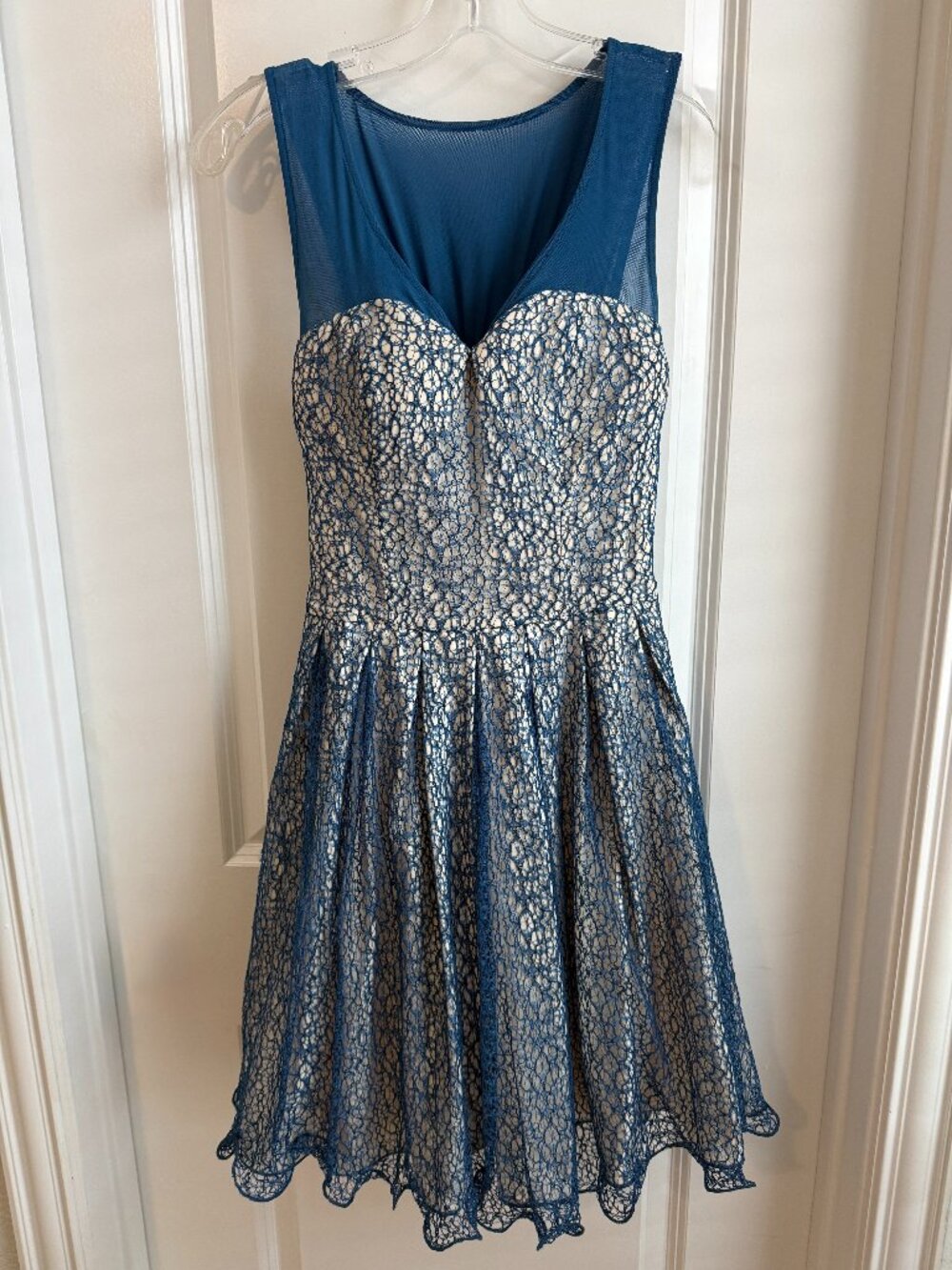 Chi Chi London Navy Blue Lace Sweetheart Cocktail Dress Smocked Back US 4